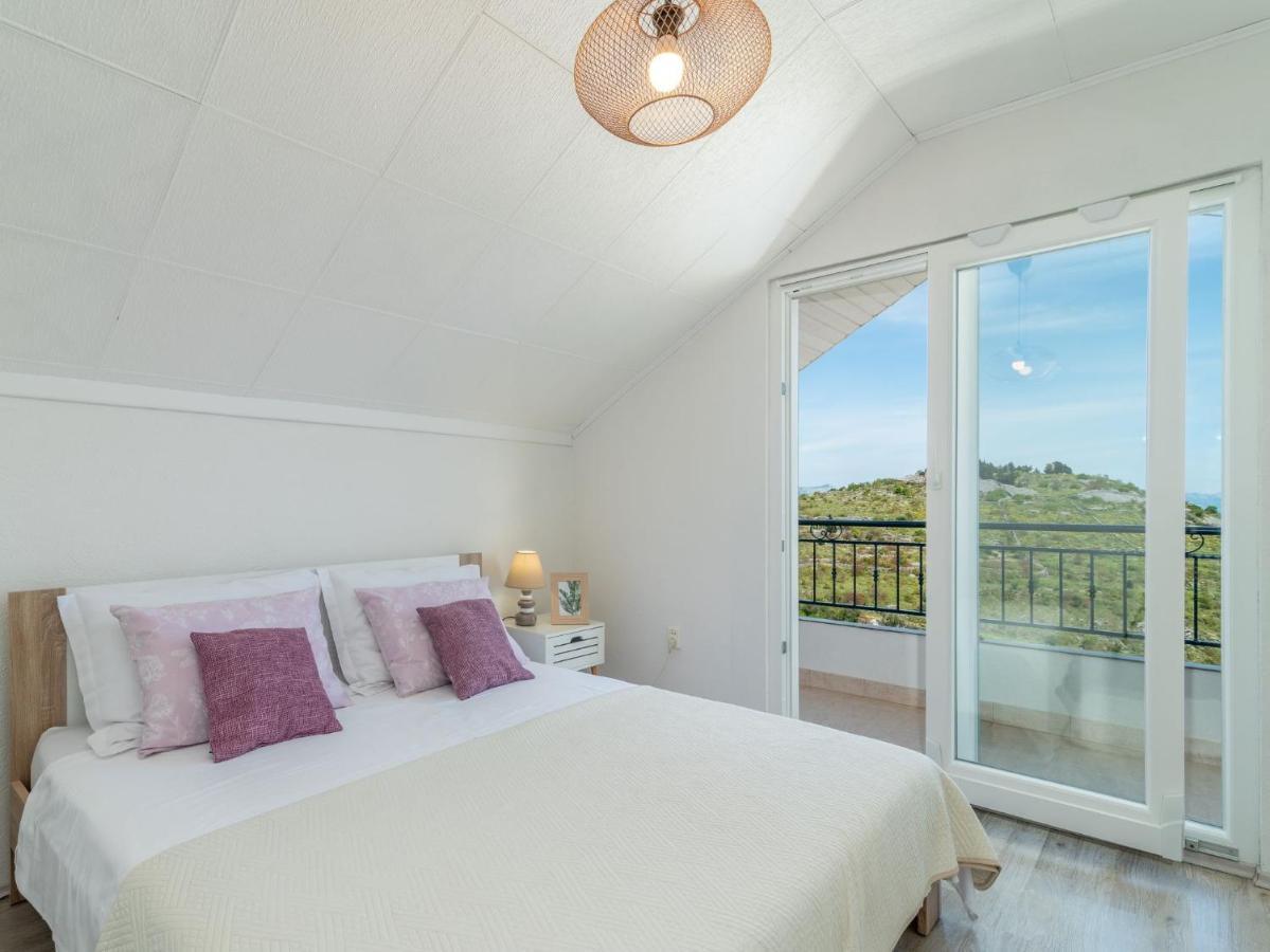 Scenic Sea View,Three Bedroom Villa With Pool Trogir Bagian luar foto
