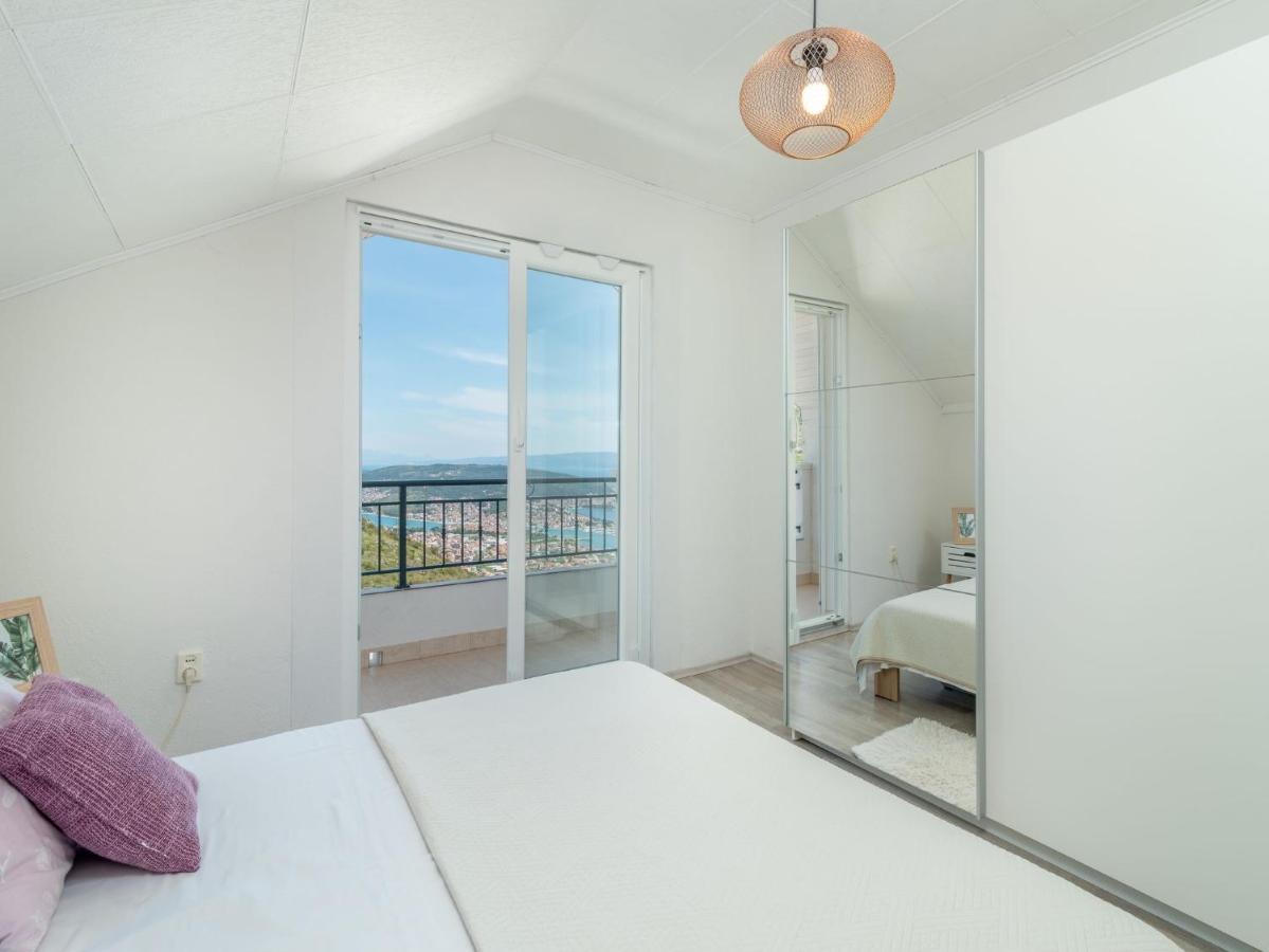 Scenic Sea View,Three Bedroom Villa With Pool Trogir Bagian luar foto