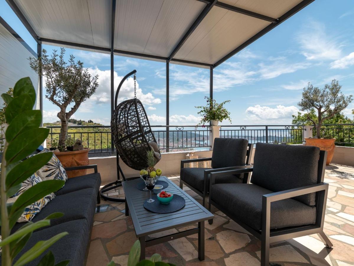 Scenic Sea View,Three Bedroom Villa With Pool Trogir Bagian luar foto