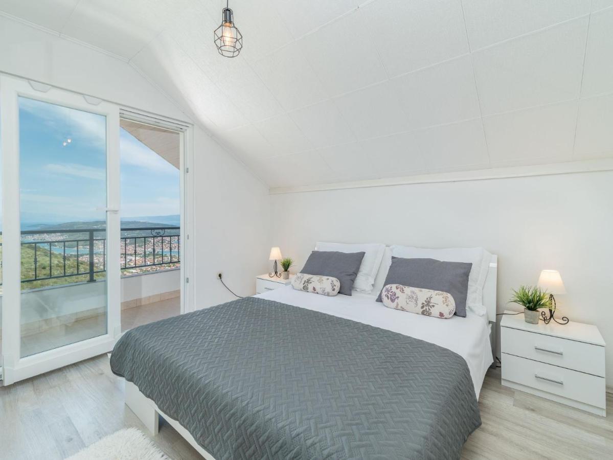 Scenic Sea View,Three Bedroom Villa With Pool Trogir Bagian luar foto