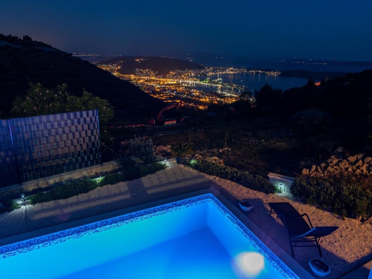 Scenic Sea View,Three Bedroom Villa With Pool Trogir Bagian luar foto