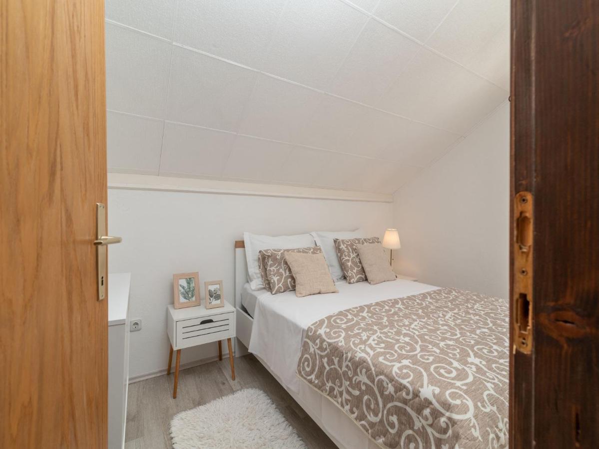 Scenic Sea View,Three Bedroom Villa With Pool Trogir Bagian luar foto