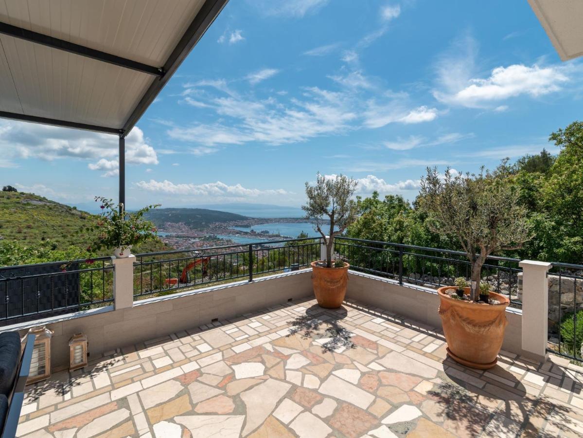 Scenic Sea View,Three Bedroom Villa With Pool Trogir Bagian luar foto