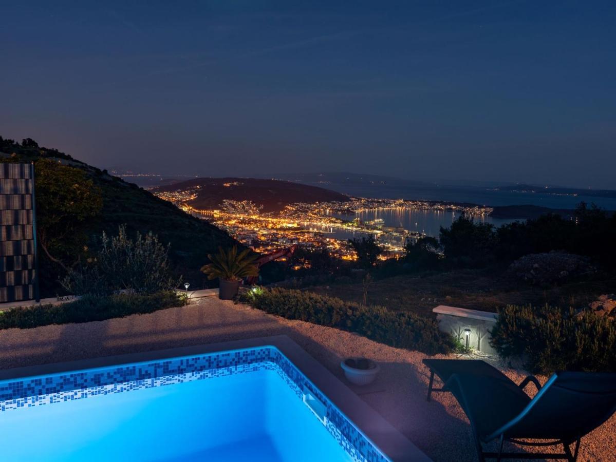 Scenic Sea View,Three Bedroom Villa With Pool Trogir Bagian luar foto