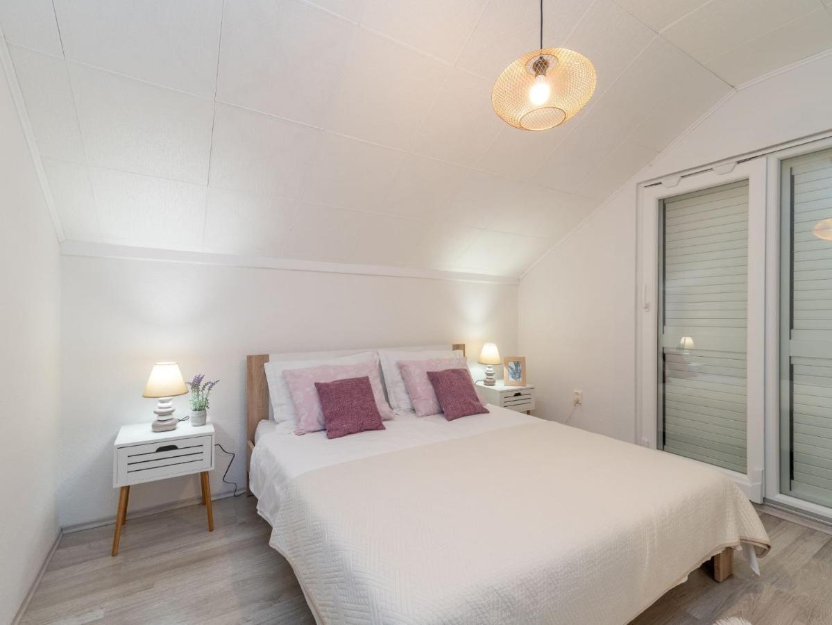 Scenic Sea View,Three Bedroom Villa With Pool Trogir Bagian luar foto
